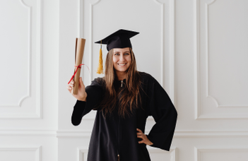 ELTE BGGYK diplomaosztója gyógypedagógia alapszak levelező tagozaton és szakirányú továbbképzéseken.