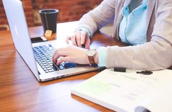 Online képzés: Információszerzéstől a publikálási ismeretekig